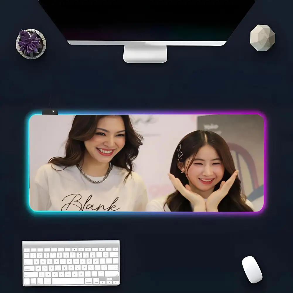 Акторы F-Faye Peraya Malisorn Y-Yoko Коврик для мыши RGB Glow Индивидуальное изображение На заказ