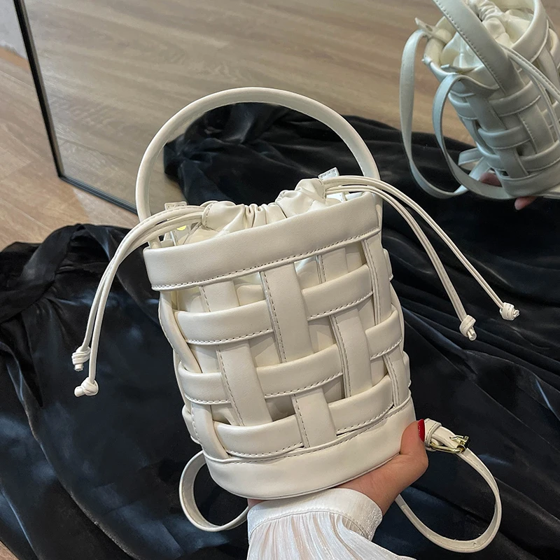 

2023 New Summer Trendy Bucket Small Handbags Luxury Designer Versatile Crossbody Bags For Women Casual Weave PU Leather Shoulder