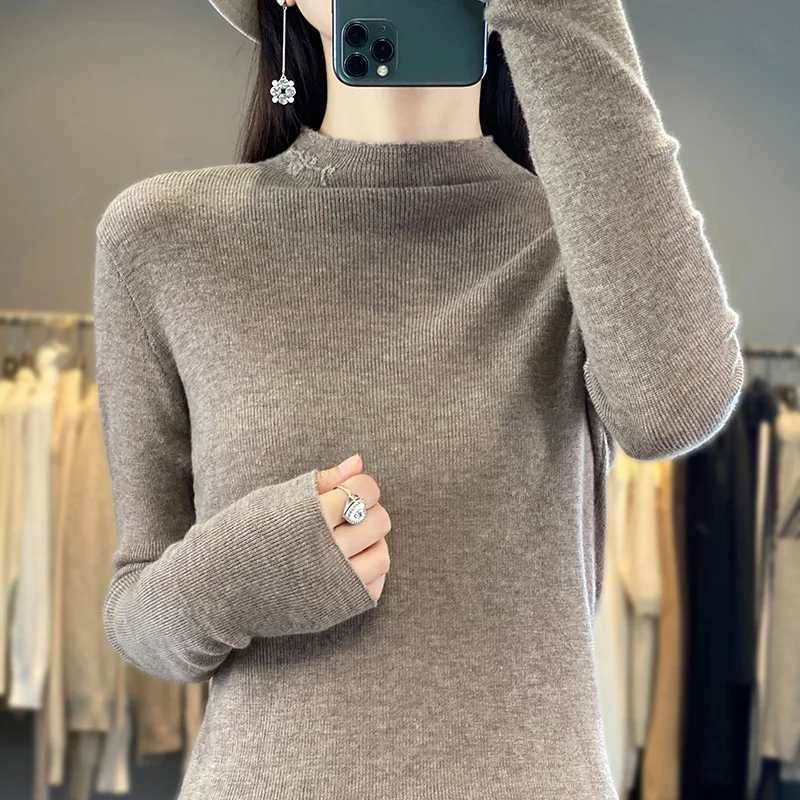 Женский вязаный свитер с высоким воротом тонкий облегающий низ длинным рукавом