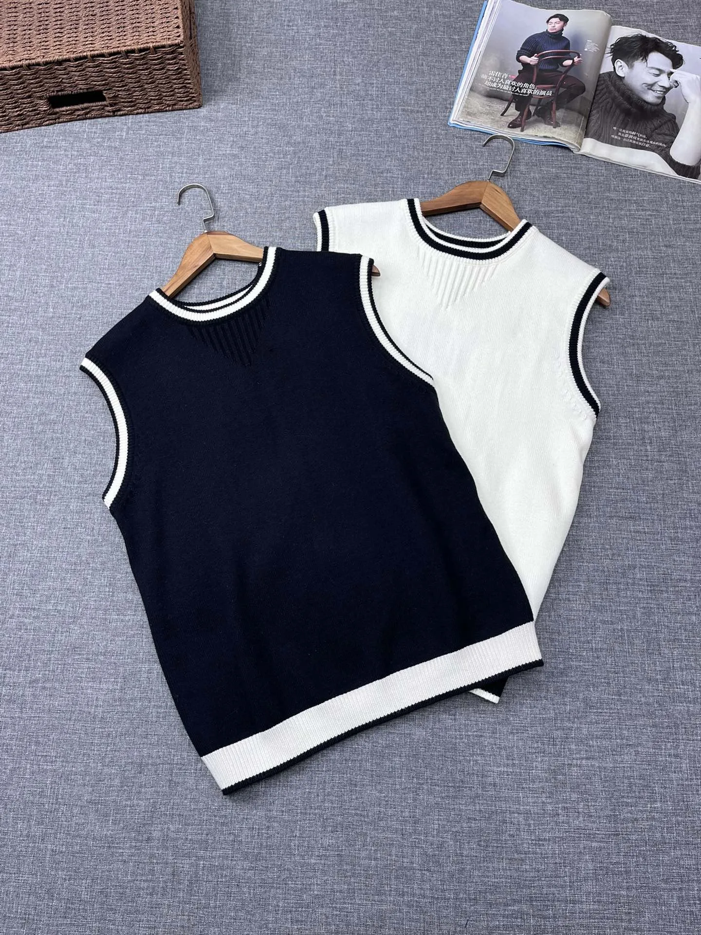 New Sweater Vest Famous Brand Solid Design Knitted Vest Sweater High Quality Sleeveless Thick Casual Sweater Female Waistcoat