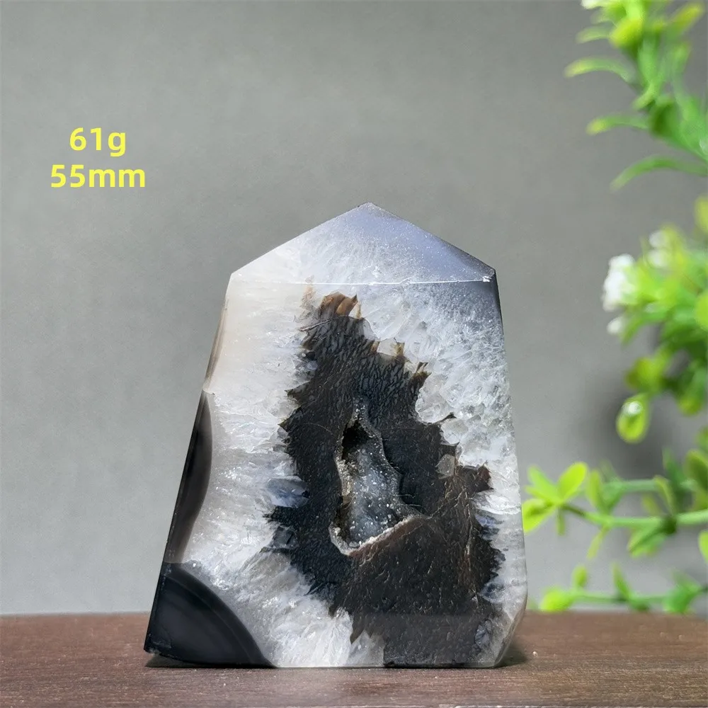 

Черный агат, кристалл-обелиск