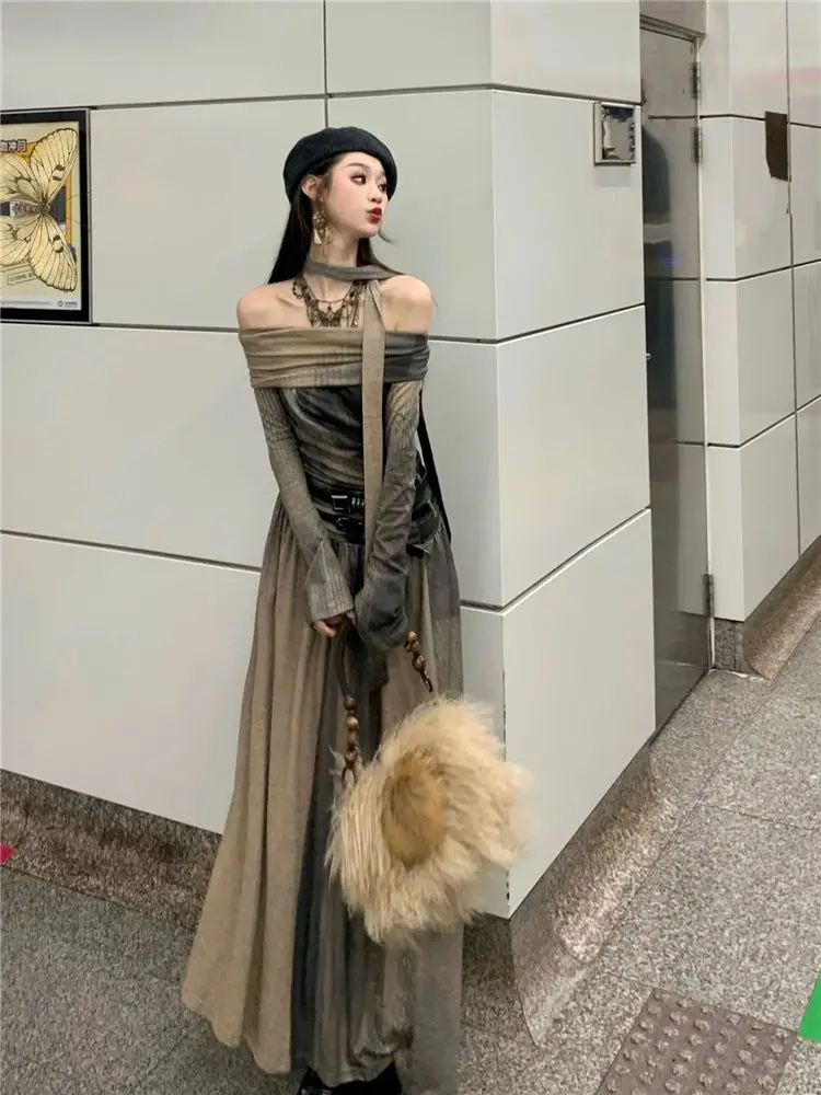 Женское платье с вырезом лодочкой и расширяющимся книзу рукавом Y2k винтажное