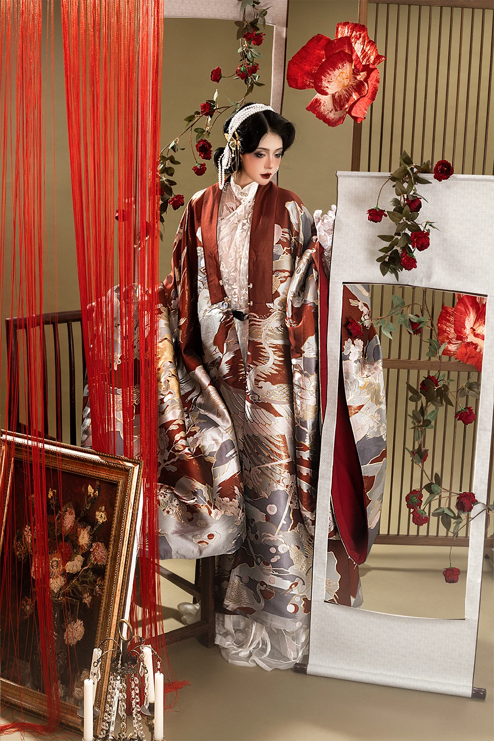 

Сотни птиц появляются в Феникс двухслойный плащ-полувосстанавливающий макияж имитирующий цветок тканый золотой костюм мин Хань