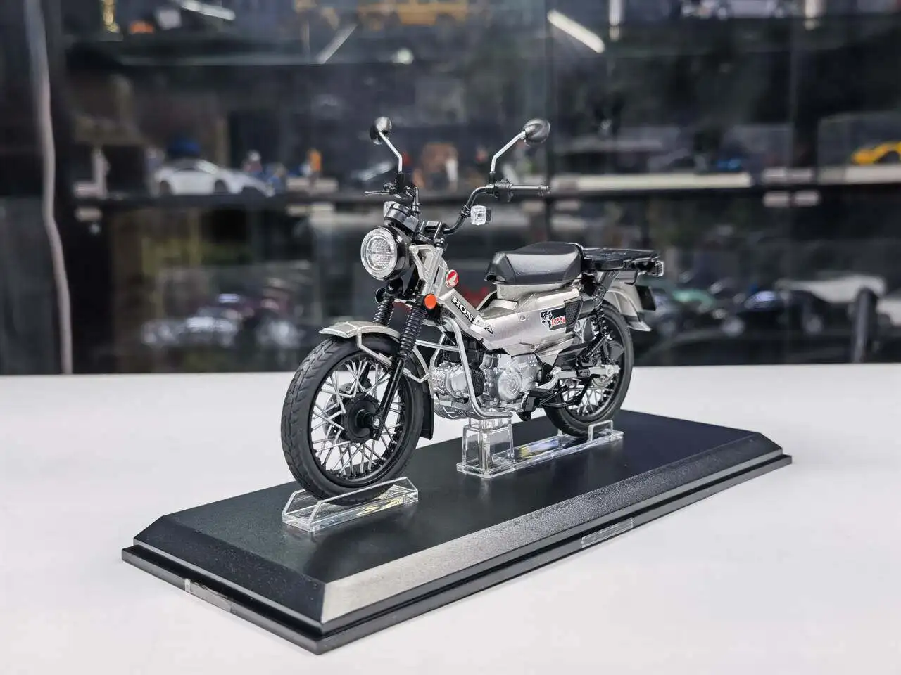 Фото Модель мотоцикла Honda CT125 из литого металла Aoshima, масштаб 1:12 №2