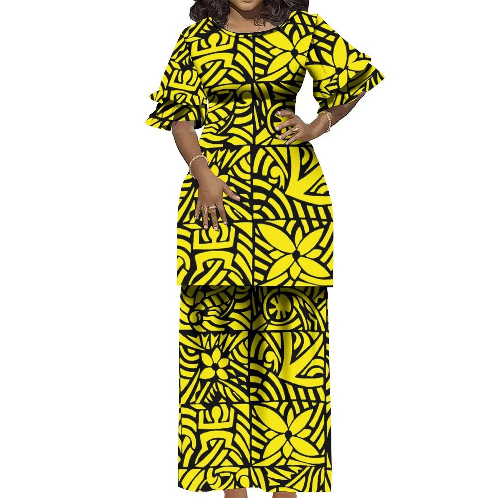 Винтажное элегантное платье с рюшами двойными манжетами и круглым вырезом