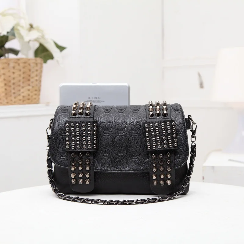 

New Fashion Chain Messenger Bag Rivet Women Bag Leather Shoulder Bags Skull Bag Punk Crossbody Bags Women Chain Messenger Bag