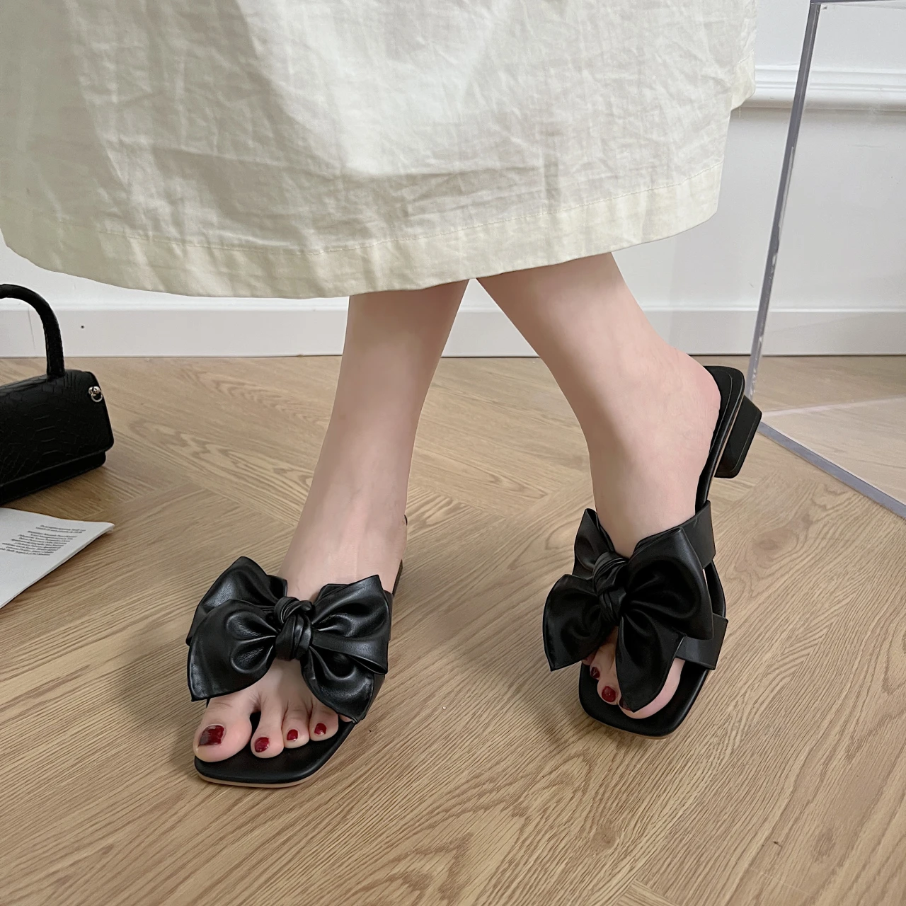 

2022 New Sandals Women Wear New Bow-knot Summer Fairy Style Square Head with Open Toe Half Drag Beach Sandals Large Size 35~42