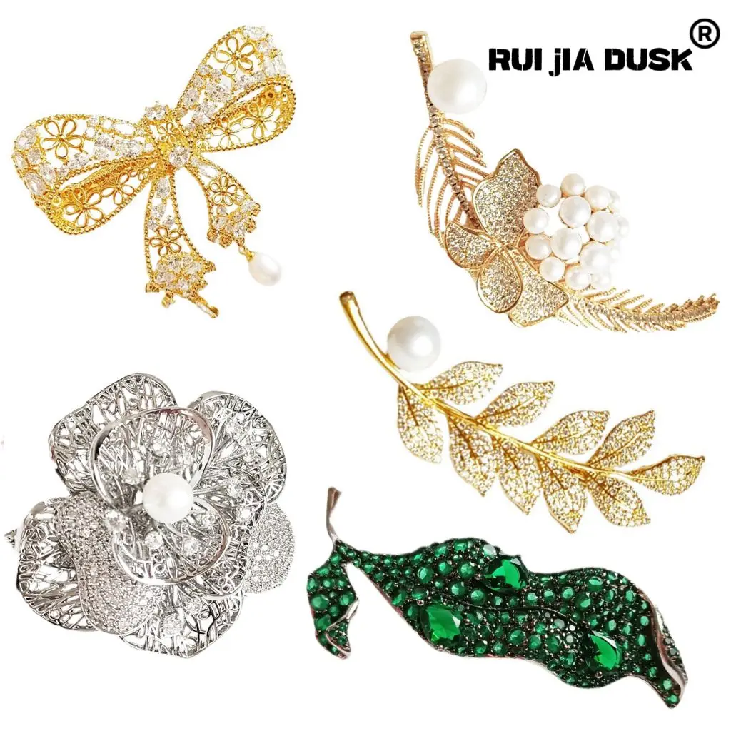 

RUI jIA DUSK 2023 High-grade Full-diamond Four-color Leaf Brooch Wave Design High-grade Plant Feather Brooch Fashion Jewelry