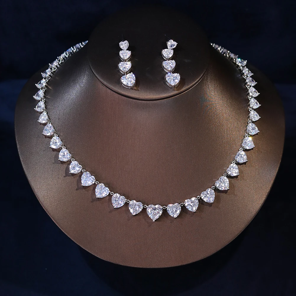 Комплект из колье серёг и кольца с фианитом