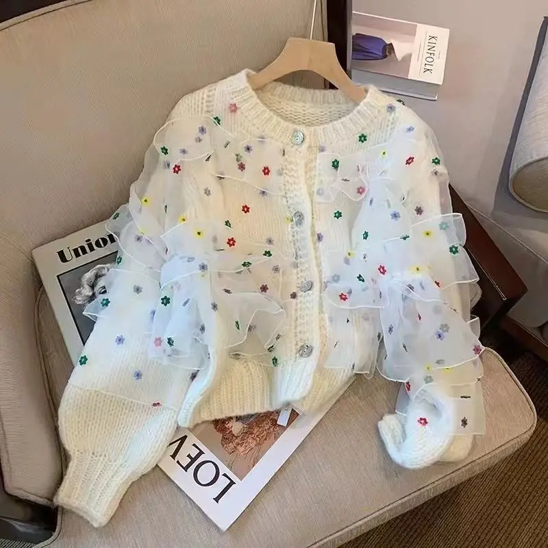 

Sweet cardigan sweater female 2022 Early spring design sense niche color flower sweater stitching yarn knitted cardigan female
