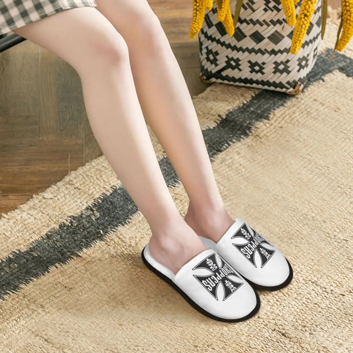 Изготовленные на заказ тапочки из пены с эффектом памяти West Coast Iron Cross Choppers