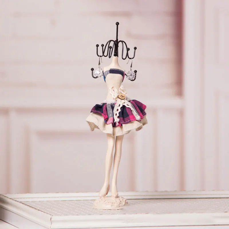 Подставка для украшений из смолы и стали