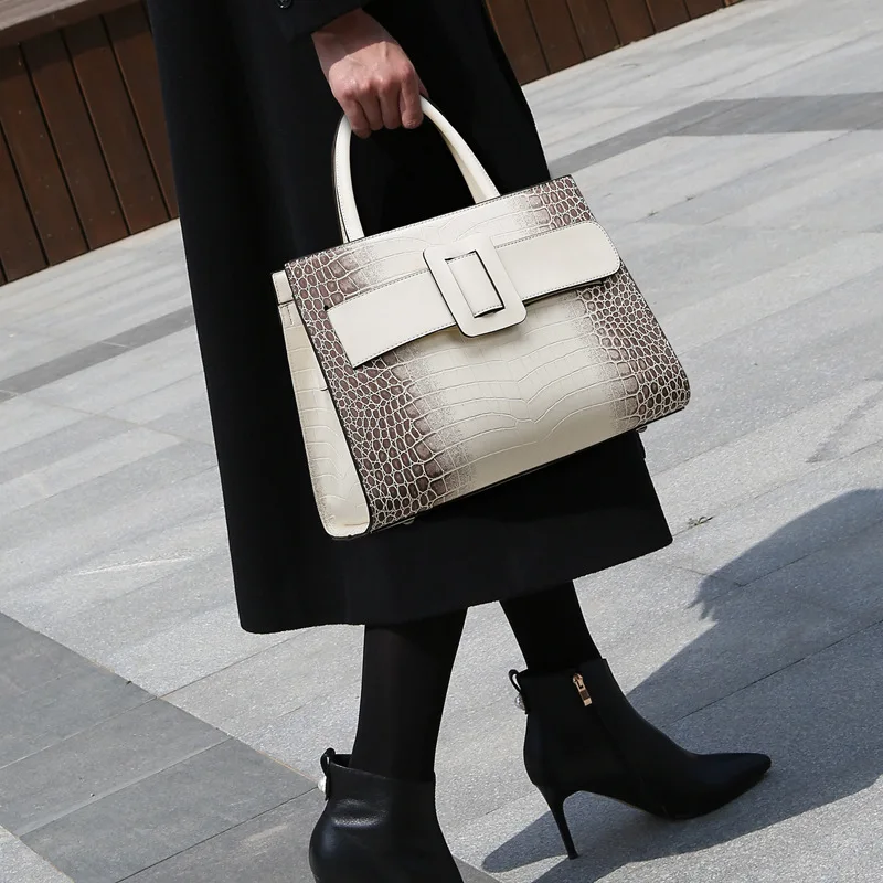 

Luxury Brand 100% Genuine Leather Fashion High-capacity Ladies Handbag 2022 New Snake Grain Leather Shoulder Messenger Bag Bolso