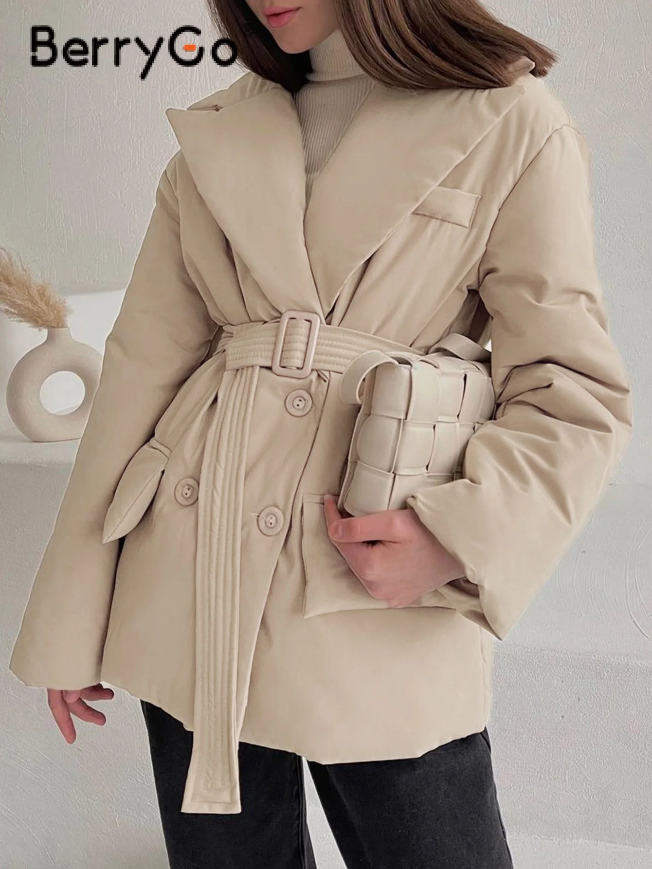 

Парка женская зимняя однотонная с поясом-футляром и карманами