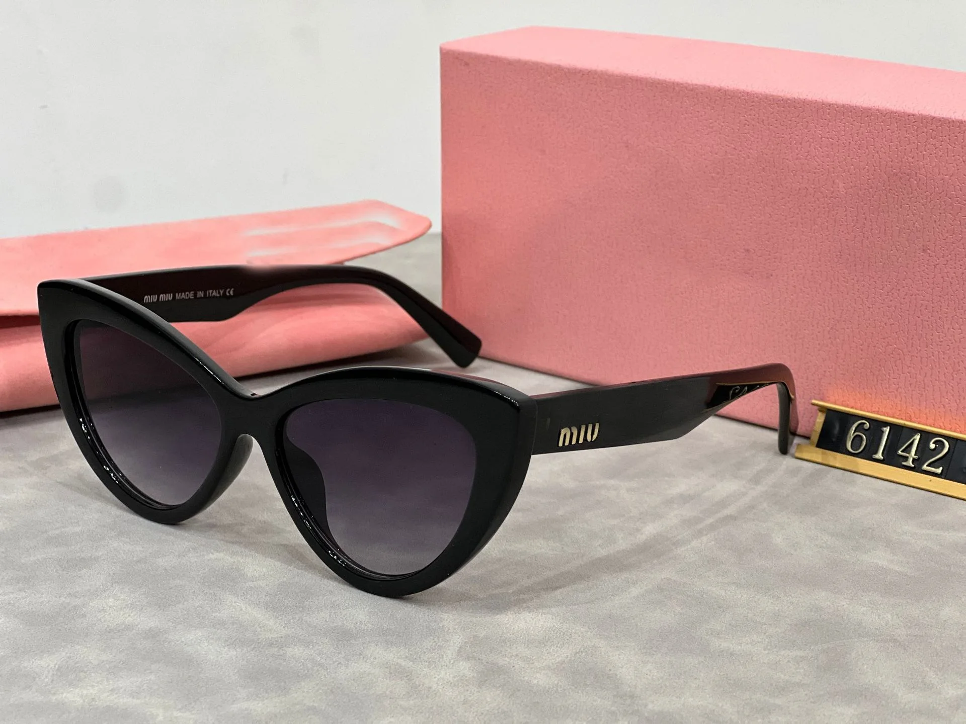 Солнцезащитные очки женские в Овальной металлической оправе с защитой от