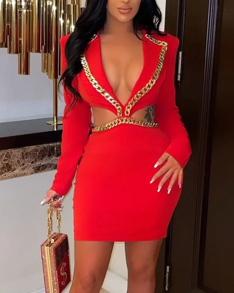 Женское облегающее платье с открытой спиной