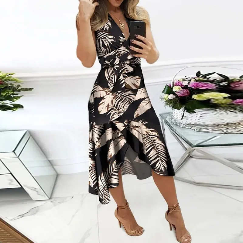 Женское платье с V-образным вырезом без рукавов