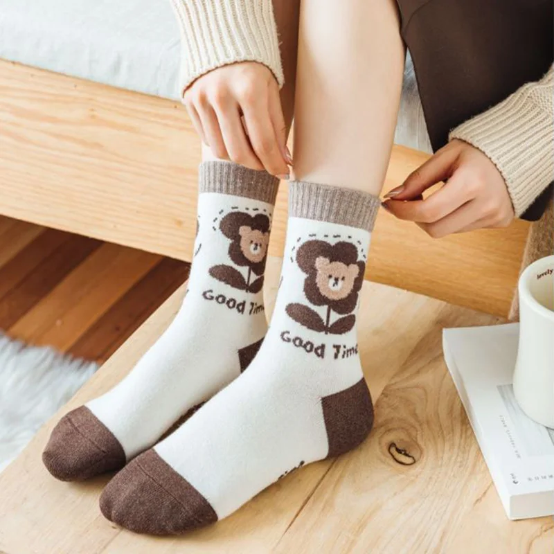 5 Pair Vintage Print Winter Wool Socks Women Long Thicken Keep Warm Socks Cold Resistance Female Style Leg Warmers Street Luxury