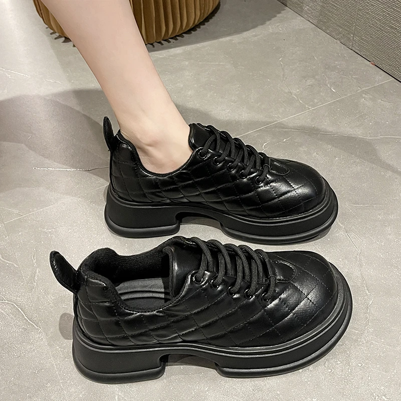 Женские повседневные кроссовки на платформе однотонные классические со