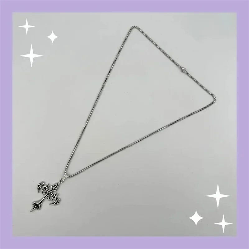 Винтажное ожерелье с подвеской-крестом в виде пламени