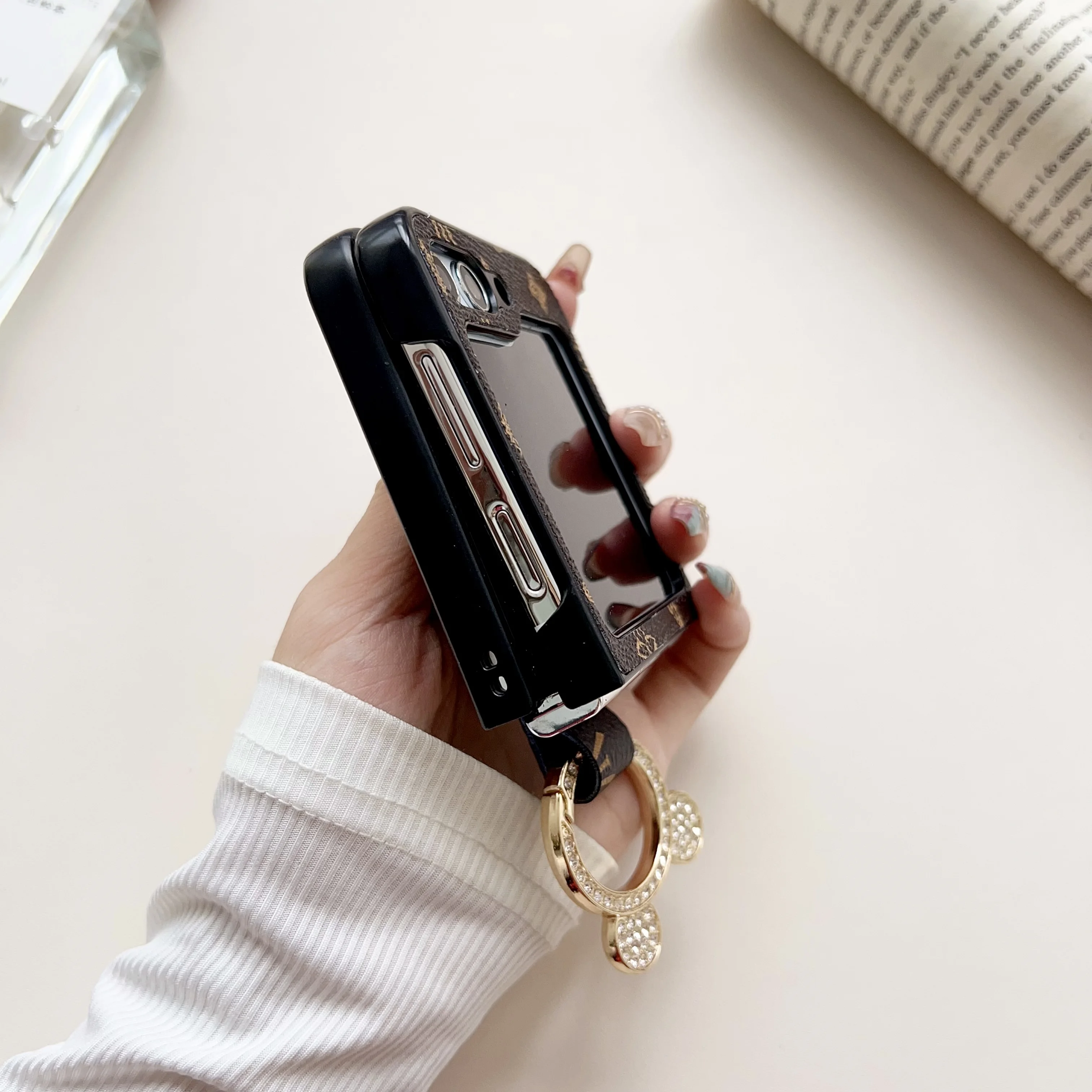 Кожаная одежда с металлическим узором для Samsung Galaxyz Z Flip6 Flip5 Flip4 чехол телефона