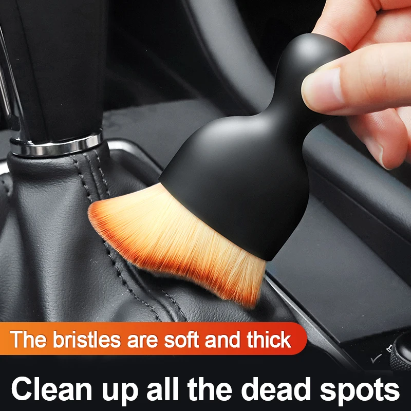 Щетка из мягкой щетины для чистки салона автомобиля