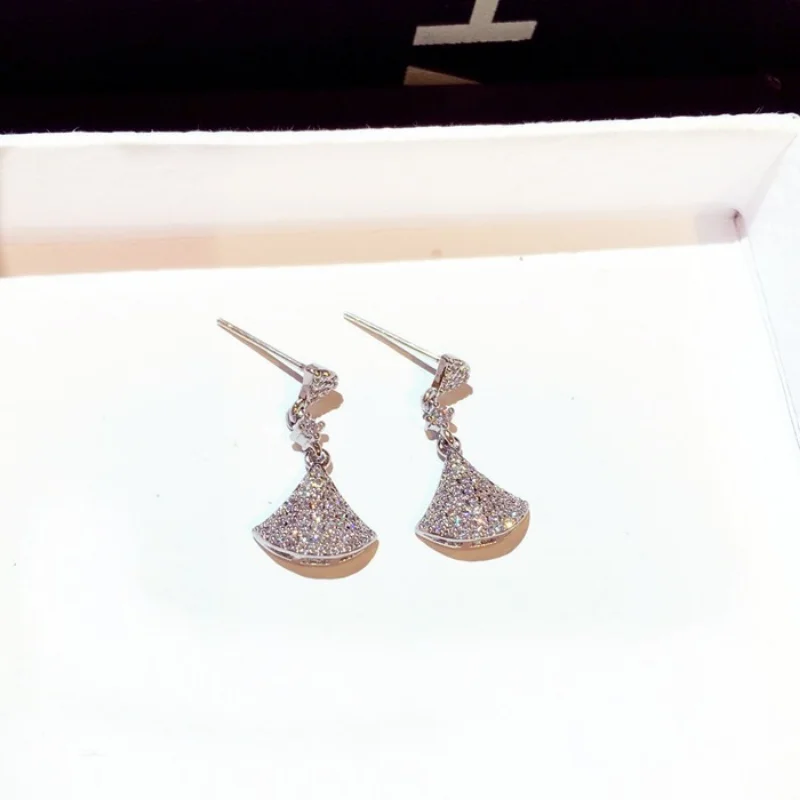 

2023 Women Earrings Gold Jeweler Accessories Fashion Korean Silver Needle Skirt Delicate Super Shining Diamond Elegant All-Match