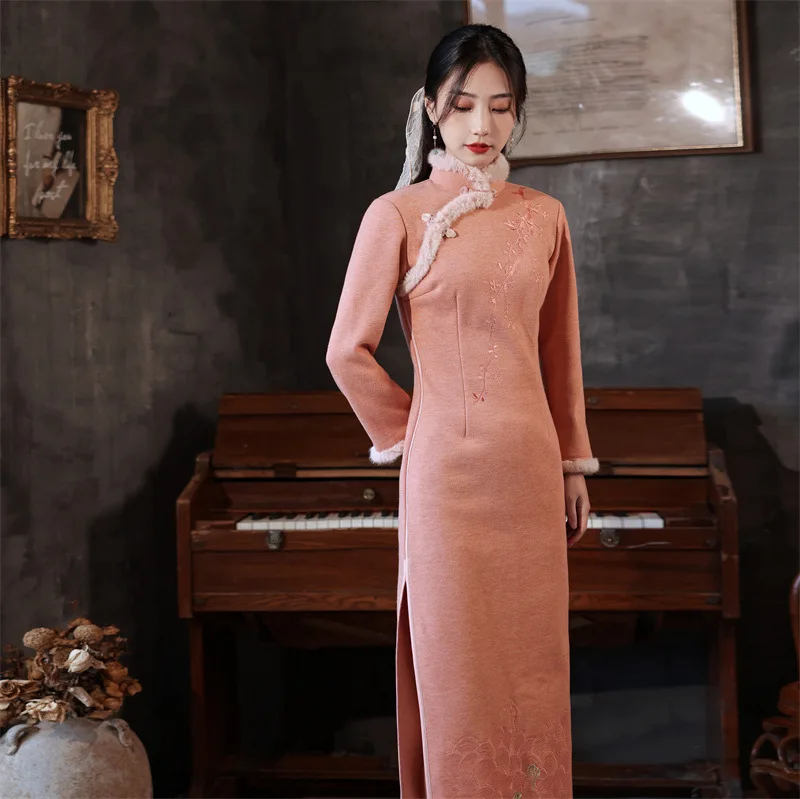 

2022 Winter New Style Fur Collar Thickened Long Embroidered Cheongsam Qipao Improved Old Shanghai Chinese Traditional Dress