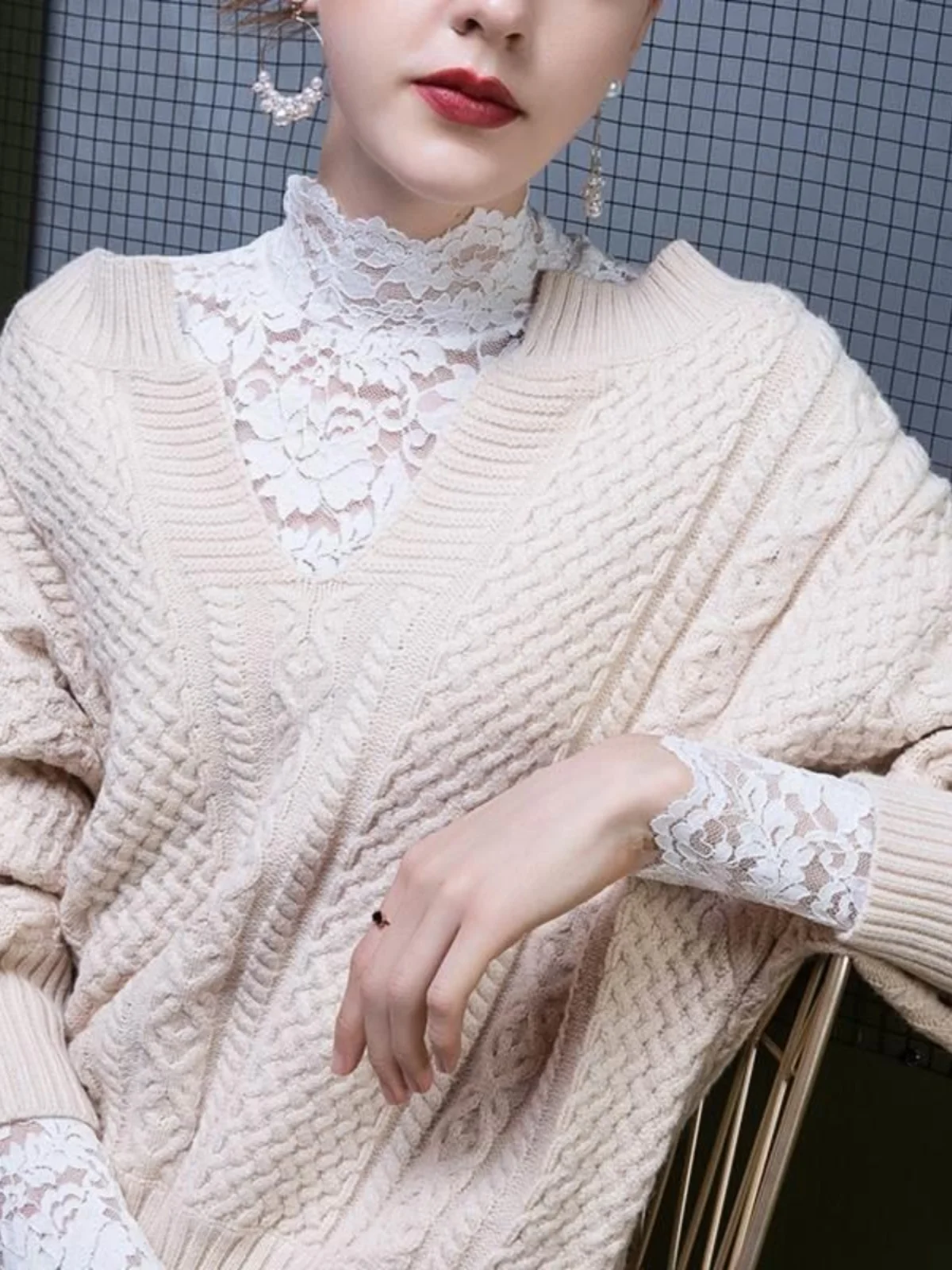 Рубашка с кружевным низом и полувысоким воротником женская весна осень