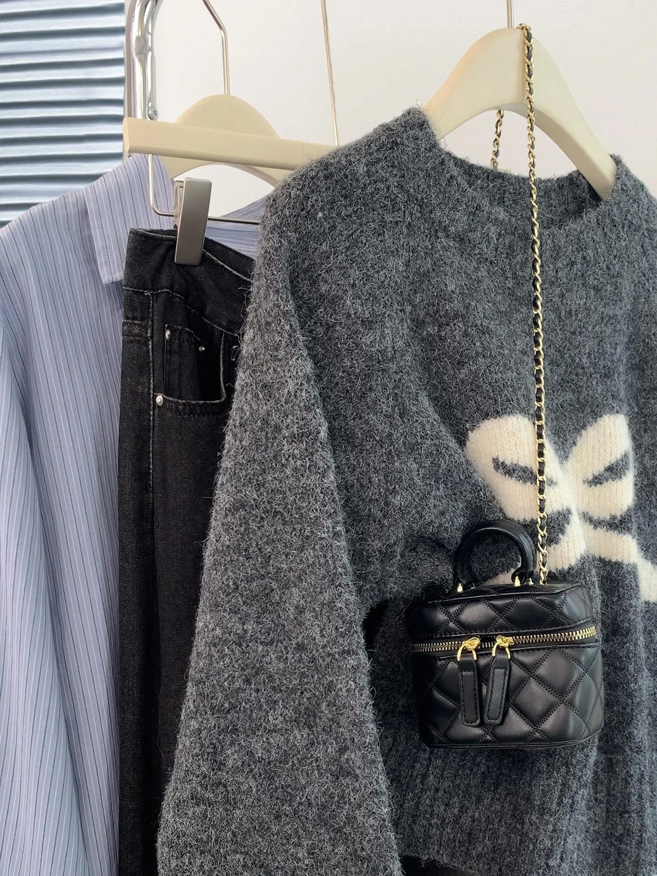 Gray Bow Raccoon Velvet Pullover Sweater Women's Autumn and Winter New Small round Neck Knit Top |