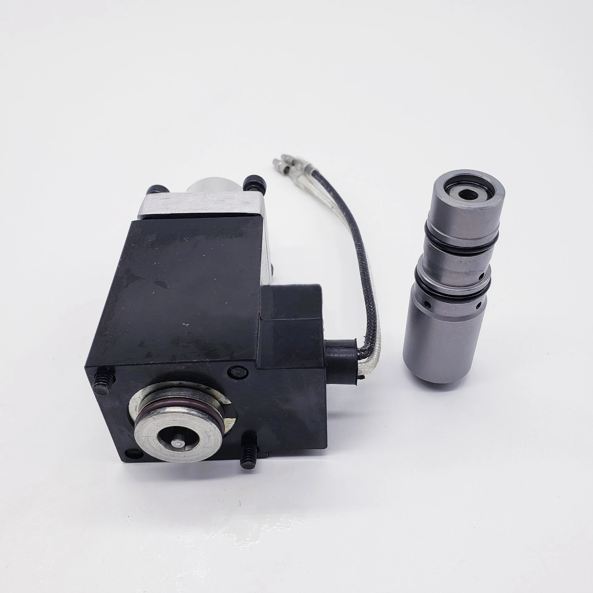 Аксессуары для экскаватора Kato 2436U1453511G HD820-2-3 K3V112 гидравлический насос