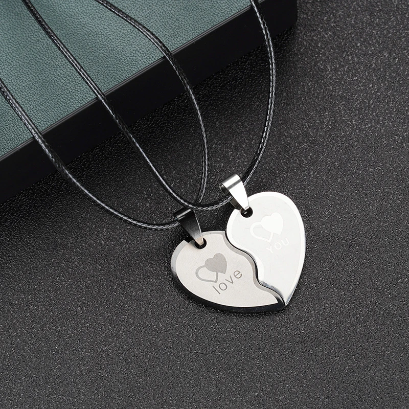 

2022 Creative Heart Shape Titanium Steel Couple Necklace Set Fashion Lovers Pendant Jewelry Valentine's Day Memorial Gift