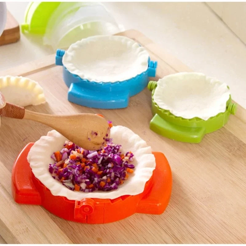 

Dumpling Making Gadgets Kitchen Pastry Tool Accessories DIY Plastic Dumpling Machine Mould Hand Press Dough Dumpling Clip
