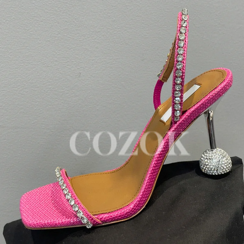 

Женские ботинки с квадратным носком