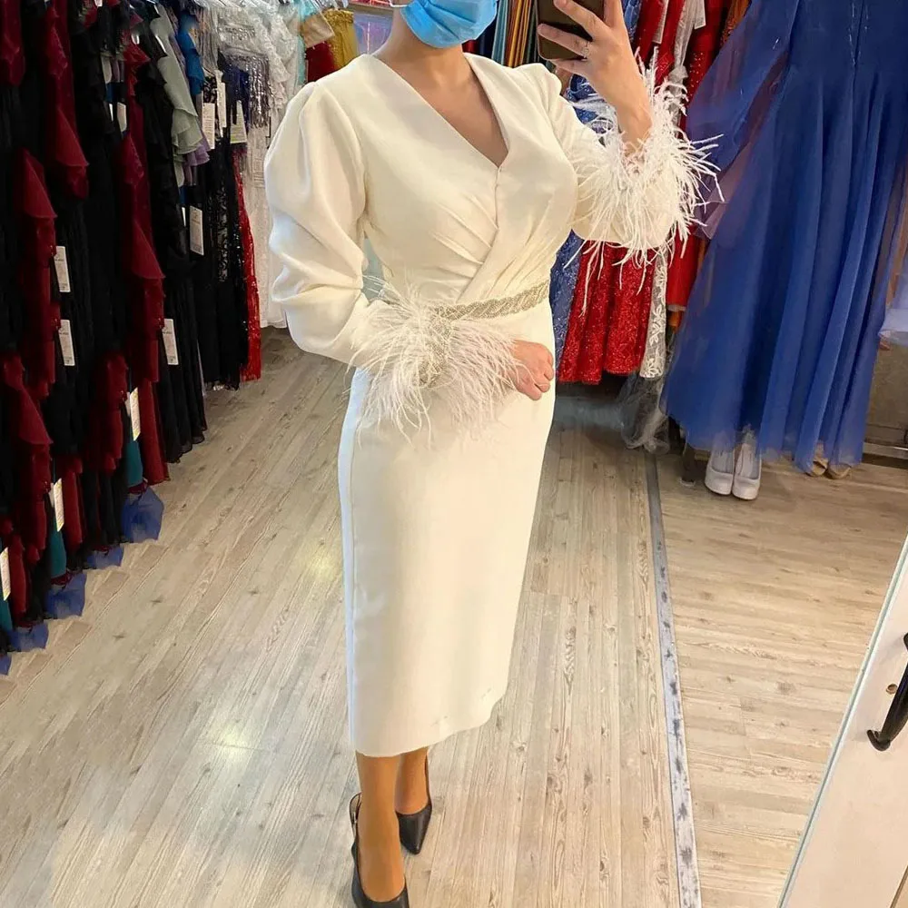 Атласное платье для матери невесты с поясом и кристаллами