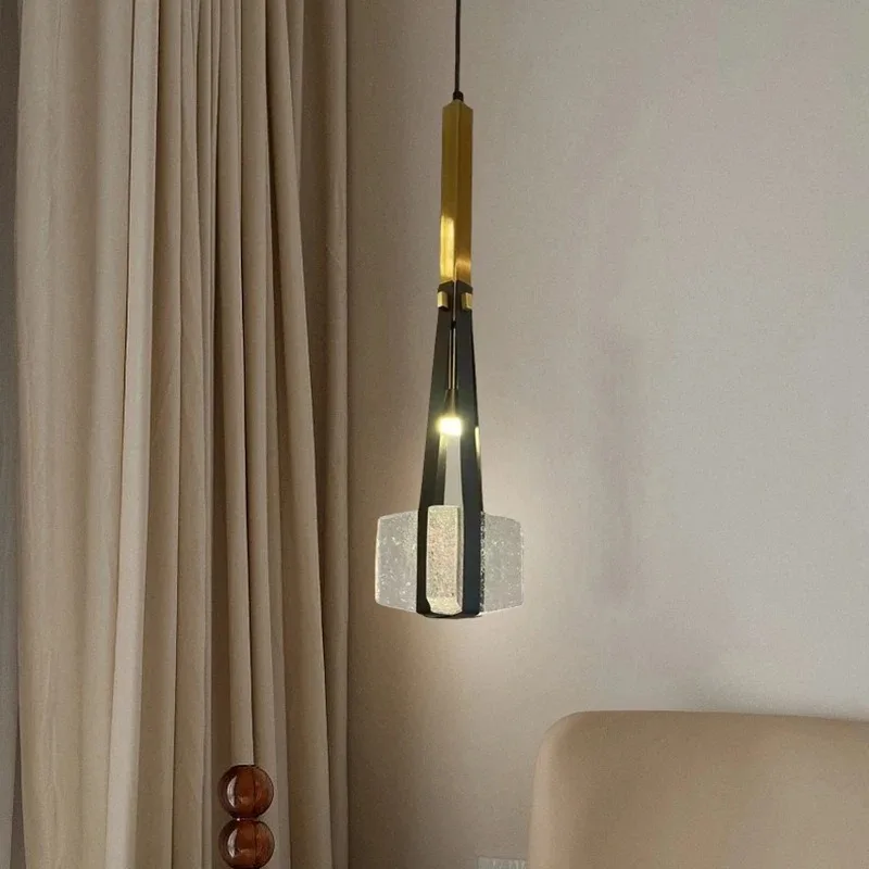 Простой и персонализированный небольшой подвесной светильник с атмосферой