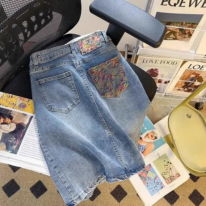 Юбка женская джинсовая средней длины на молнии с карманами и V-образным вырезом