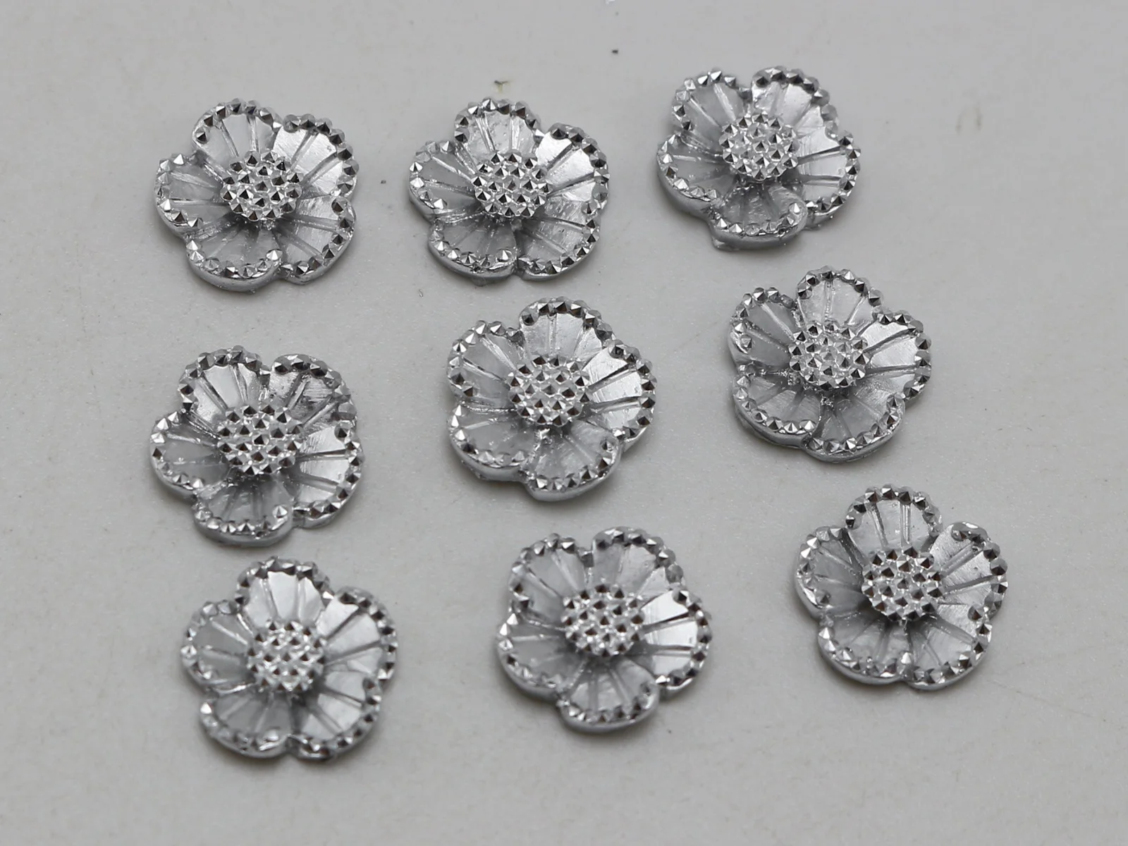 

200 Silver-plate Flatback Acrylic Dotted Rhinestone Flower Cabochons 11mm