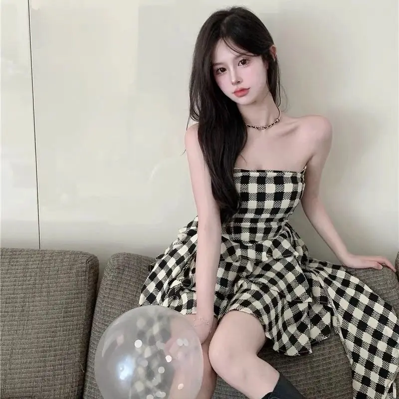 

Женское платье в клетку без бретелек, с короткой юбкой