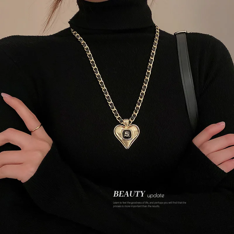 Korean Fashion Elegant Love Figure 5 Pendant Necklace Leather Winding Diamond Pearl Woolen Chain Personalized