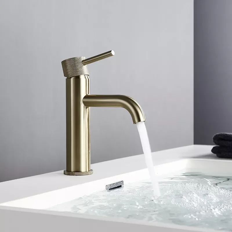 

Water Saving Brushed Gold Bathroom Faucet Single Hole Hot And Cold Water Round Spray Hole Brass Bathroom Hotel Faucet