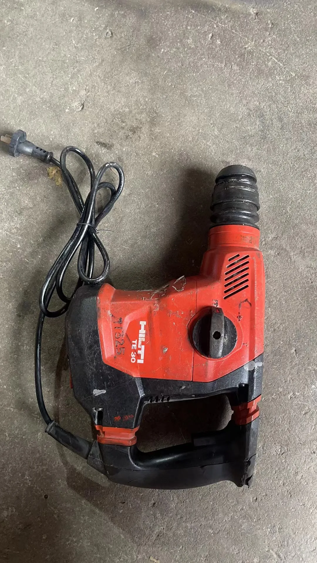 

HILTI TE 30 CORDED/ELECTRIC ROTARY HAMMER,BRUSHLESS,220V