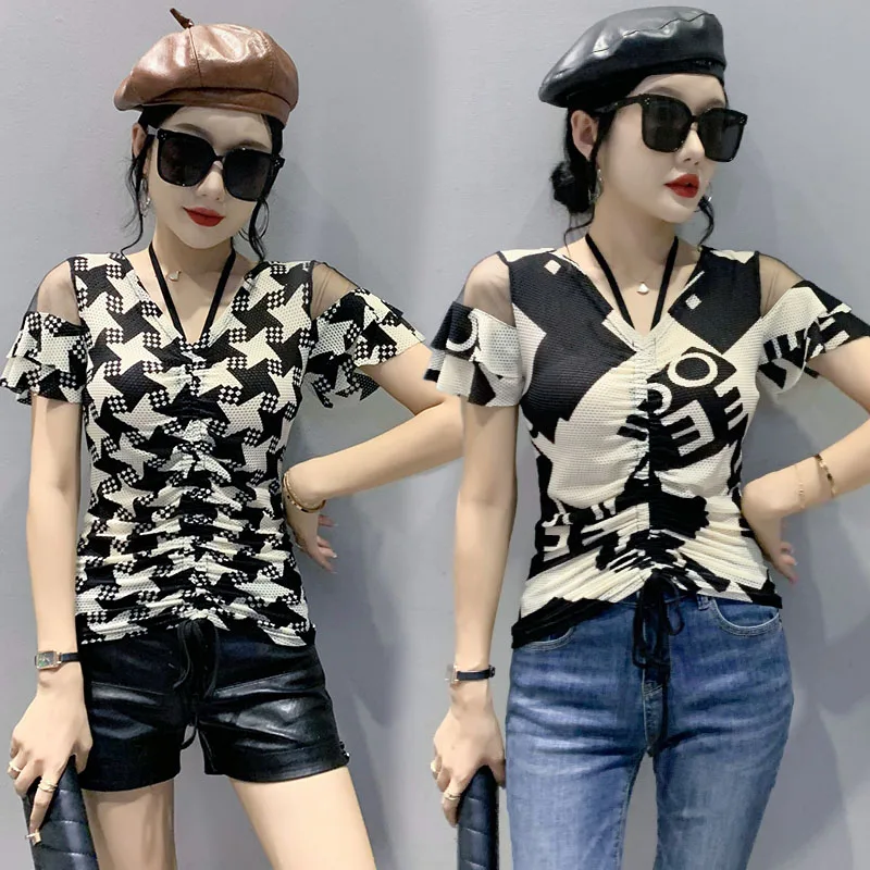 Женская футболка с коротким рукавом V-образным вырезом и принтом |