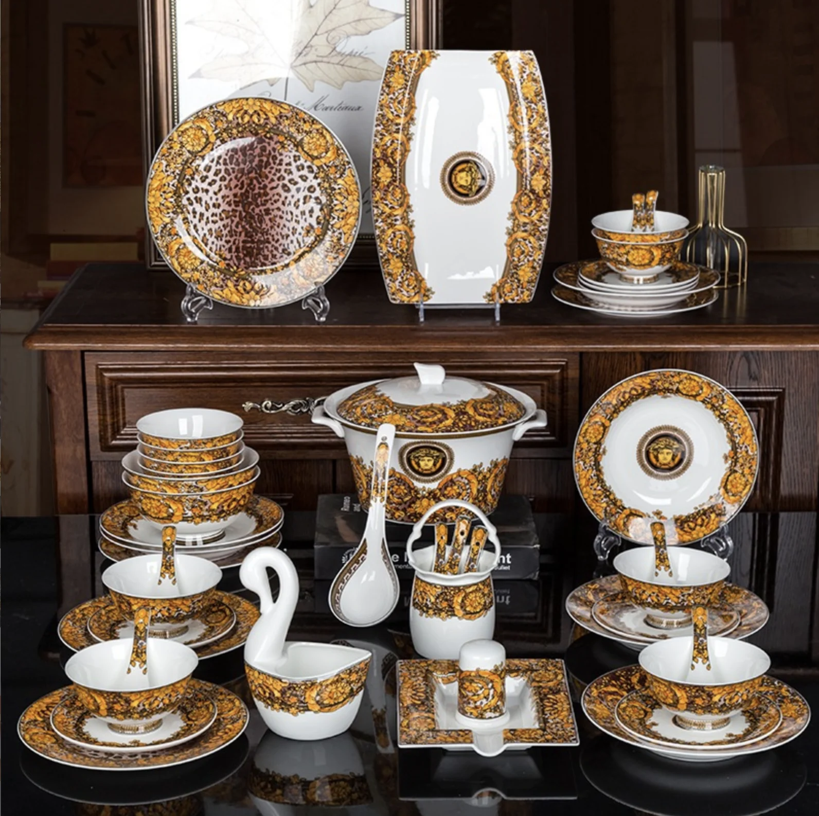 

Quality Tableware set Jingdezhen bone china bowls and plates European-style glazed gold-edge simple ceramic bowls and spoons