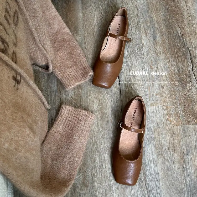 Туфли женские универсальные с квадратным носком удобная и Элегантная