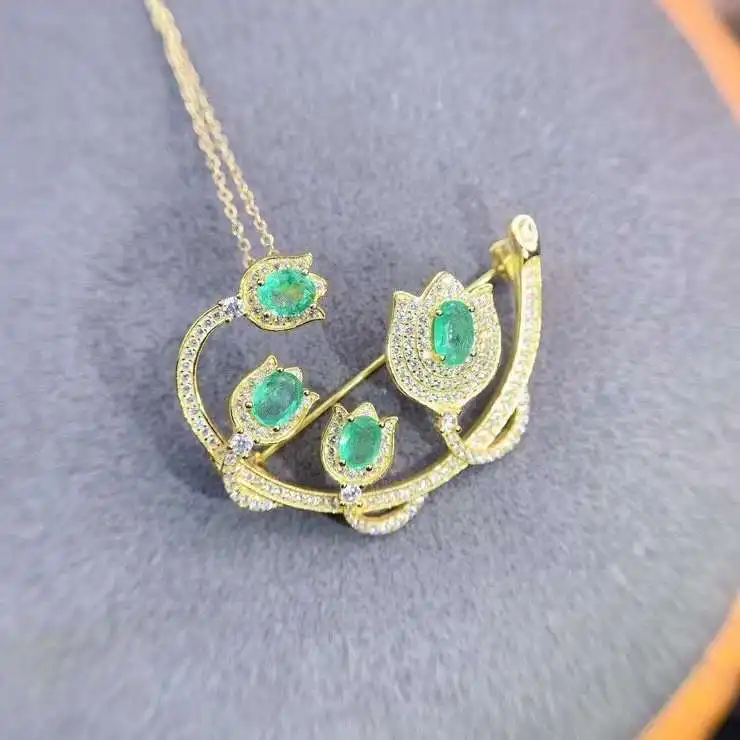 

Брошь женская, с натуральным изумрудом, из серебра 925 пробы