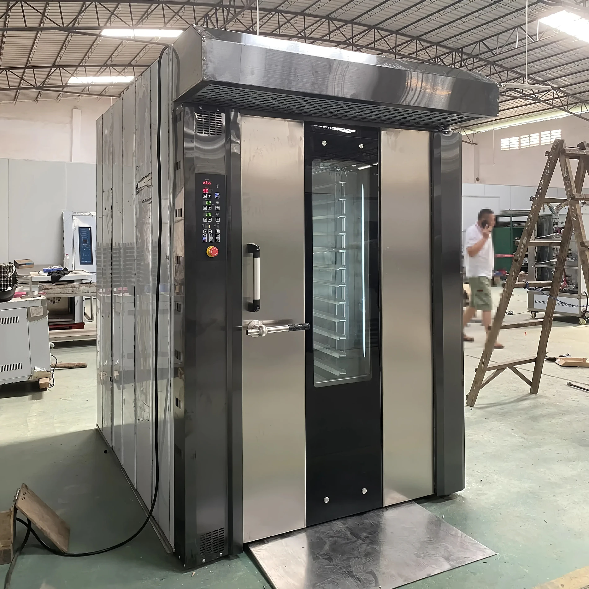 Коммерческая 32-лотка электрическая роторная духовка с горячим воздухом машина