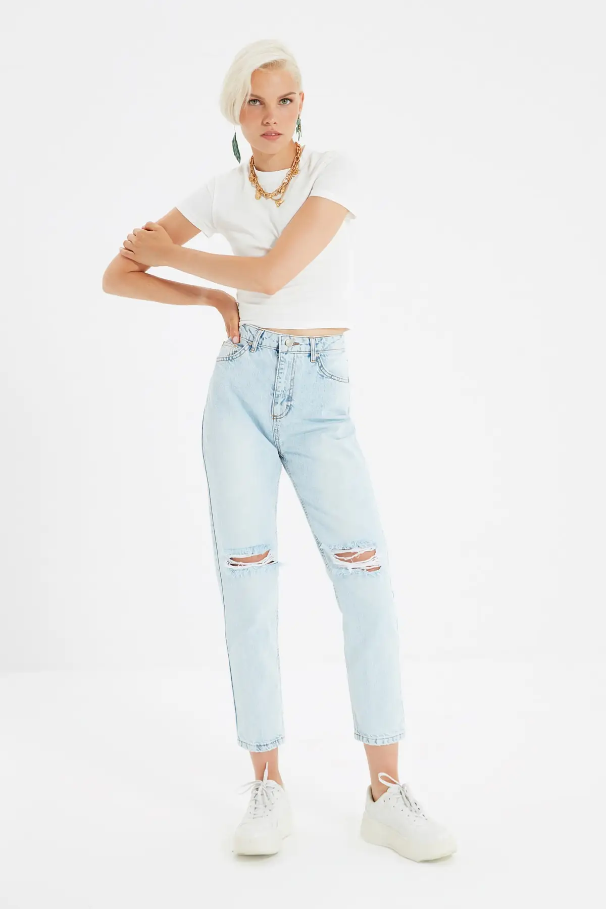 

Trendyol Ripped Detailed High Bel Mom Jeans TWOAW22JE0014