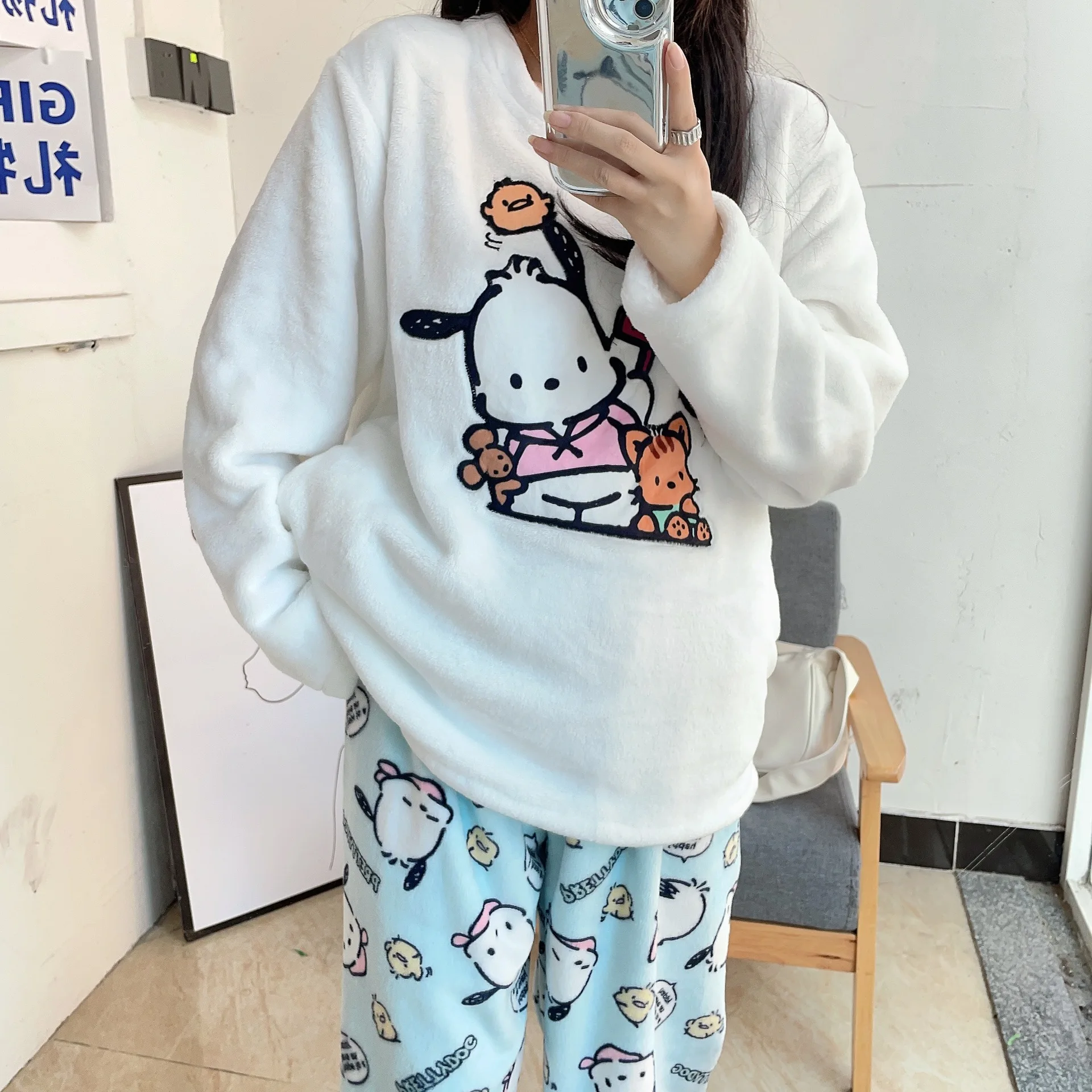 

Kawaii Sanrios аниме понравико пижамы женские коралловые флисовые зимние плюс бархатные утолщенные плюшевые круглые шеи Домашняя одежда мультяшный подарок