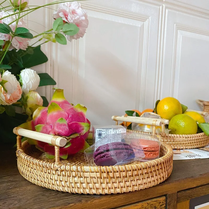 

Wicker Basket Round Handwoven Rattan Dinner Serving Tray With Wooden Handle Fruit Cake Platter Bread Food Plate Storage Tray
